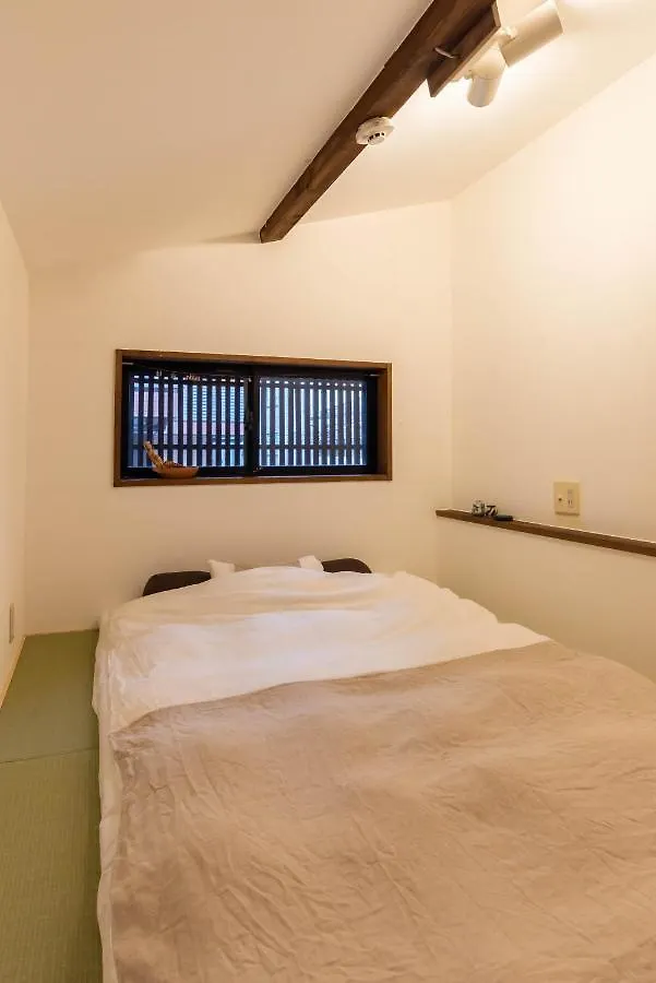 Back Alley Residence Hibi Ōsaka Japon